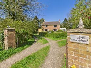 Valley Cottage- click for photo gallery